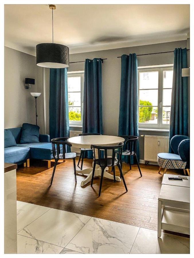 Nowy Swiat 29 Butas Warsaw
