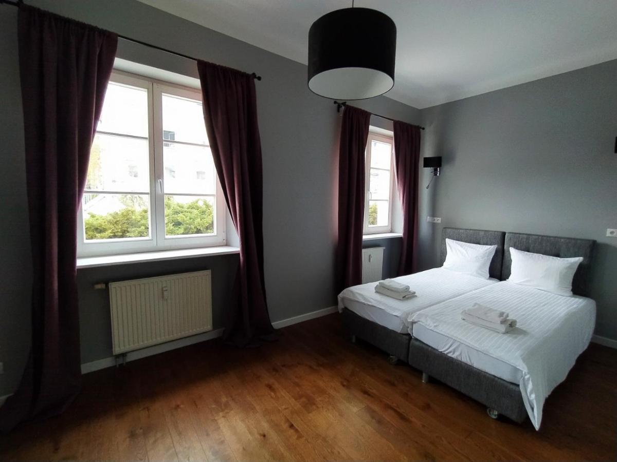 Nowy Swiat 29 Butas Warsaw